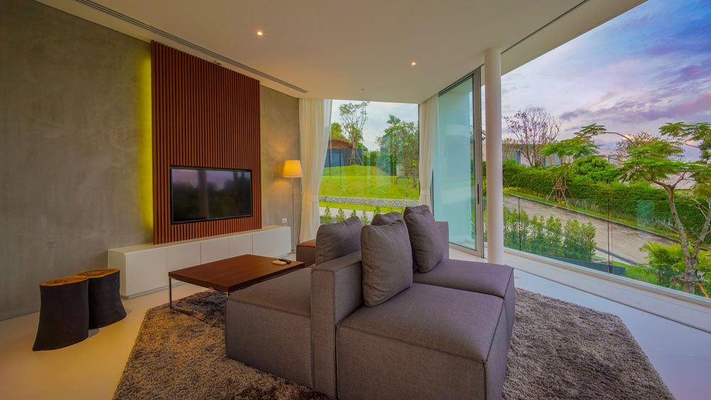 Villa Abiente - Cool living area overlooking the bay